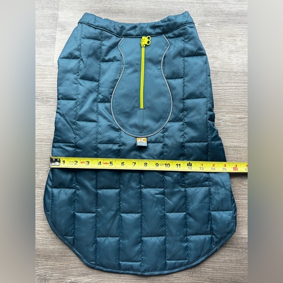 Kurgo Quilted Reversible Dog Jacket with Neon Zipper - Picture 4 of 7